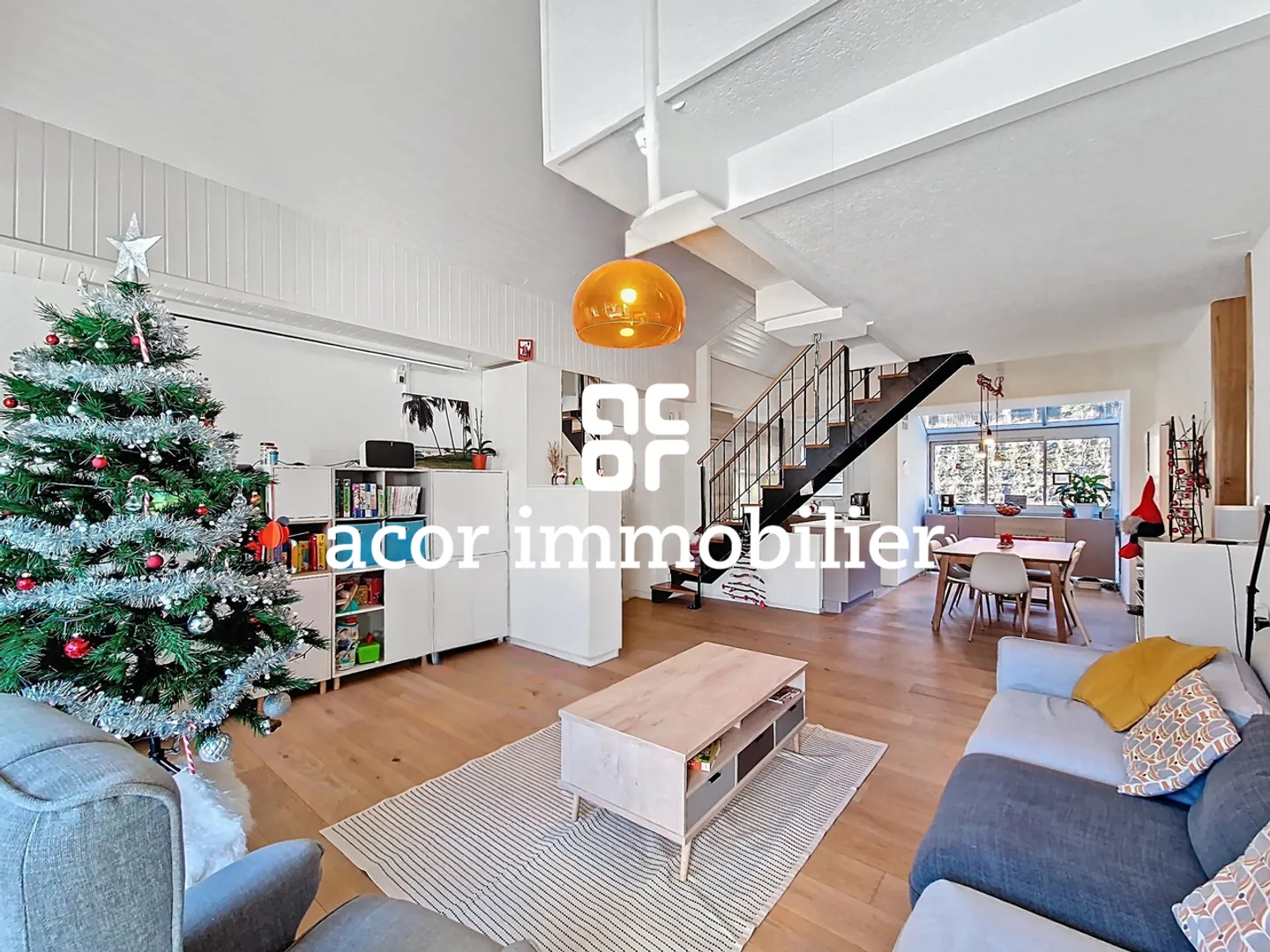 Charming duplex penthouse - Sought-after Gravelone district! - Photo 1 of 5