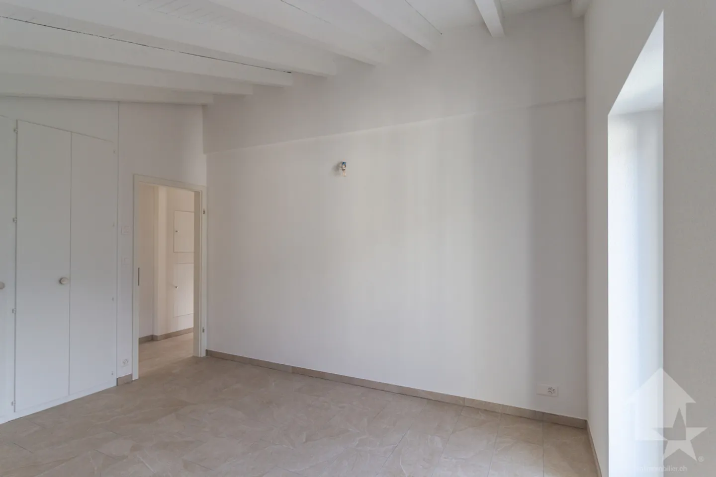 Renovierte 3,5-Zimmer-Duplex-Penthouse mit Balkon und herrlichem Blick - Foto 8 von 13