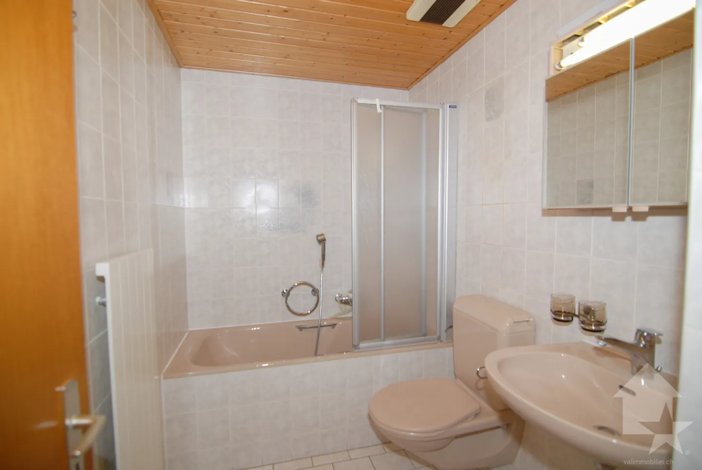 Spacious duplex apartment at the Bains de Saillon - Photo 7 of 13