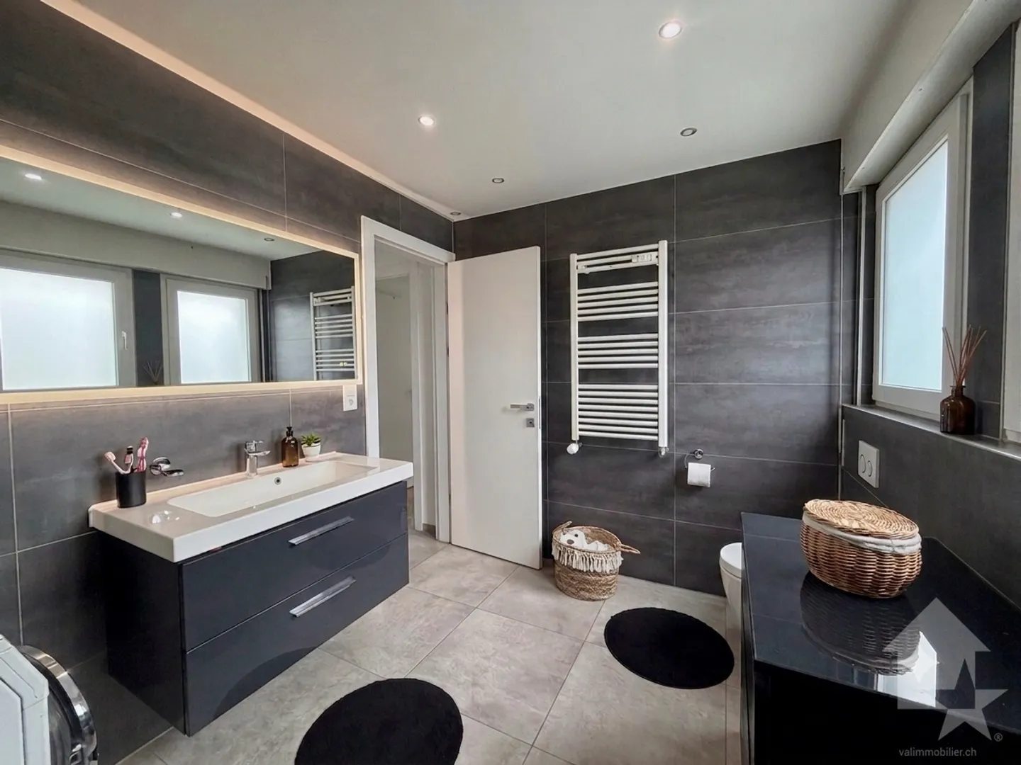 Renovated 3.5-room apartment with parking space - Photo 10 of 13