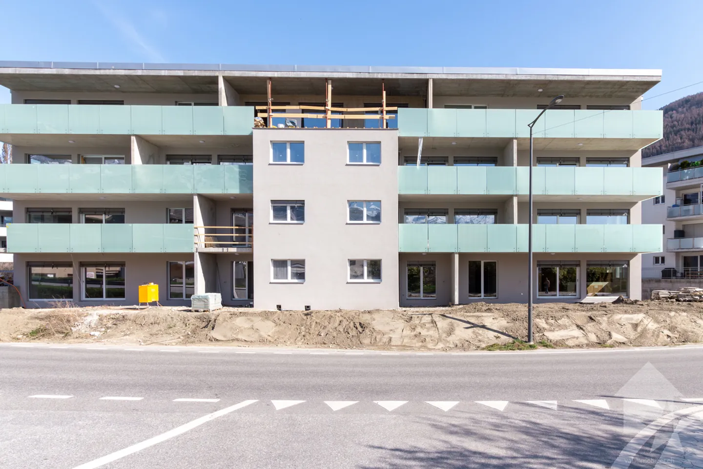 Dachgeschosswohnung 4,5 Zimmer nach Westen mit freiem Blick auf die Alpen - Foto 9 von 12