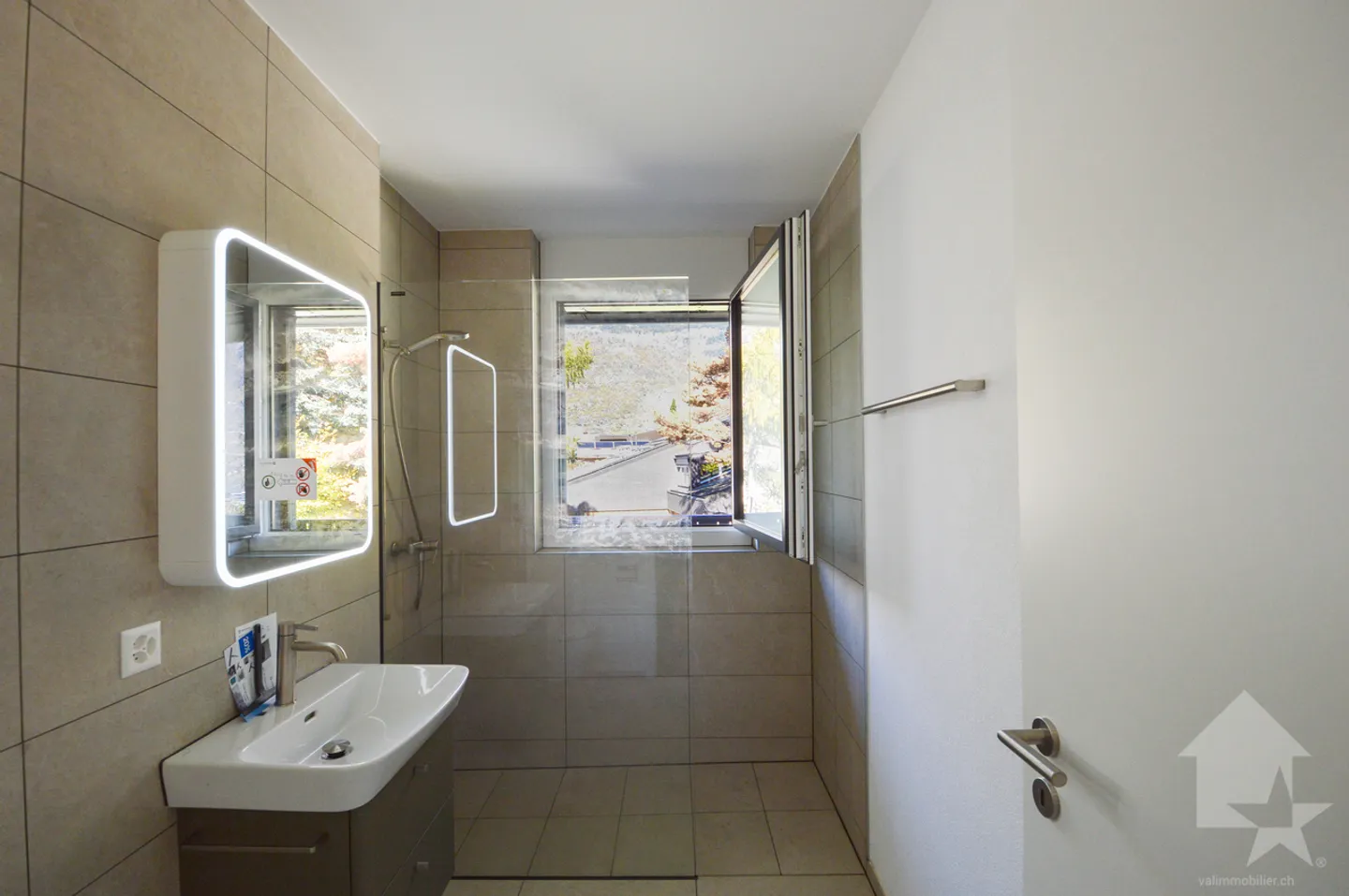 Appartement neuf de 3,5 pièces en hauteur privilégiée - Photo 4 sur 12