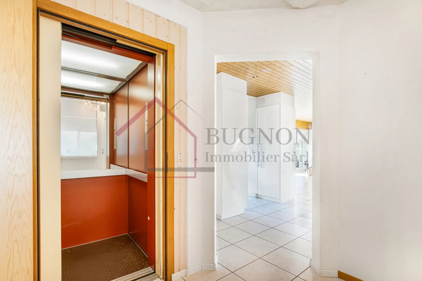 Geräumige 4,5 Zimmer mit privatem Aufzug - Zentrum von Romont - Foto 9 von 13