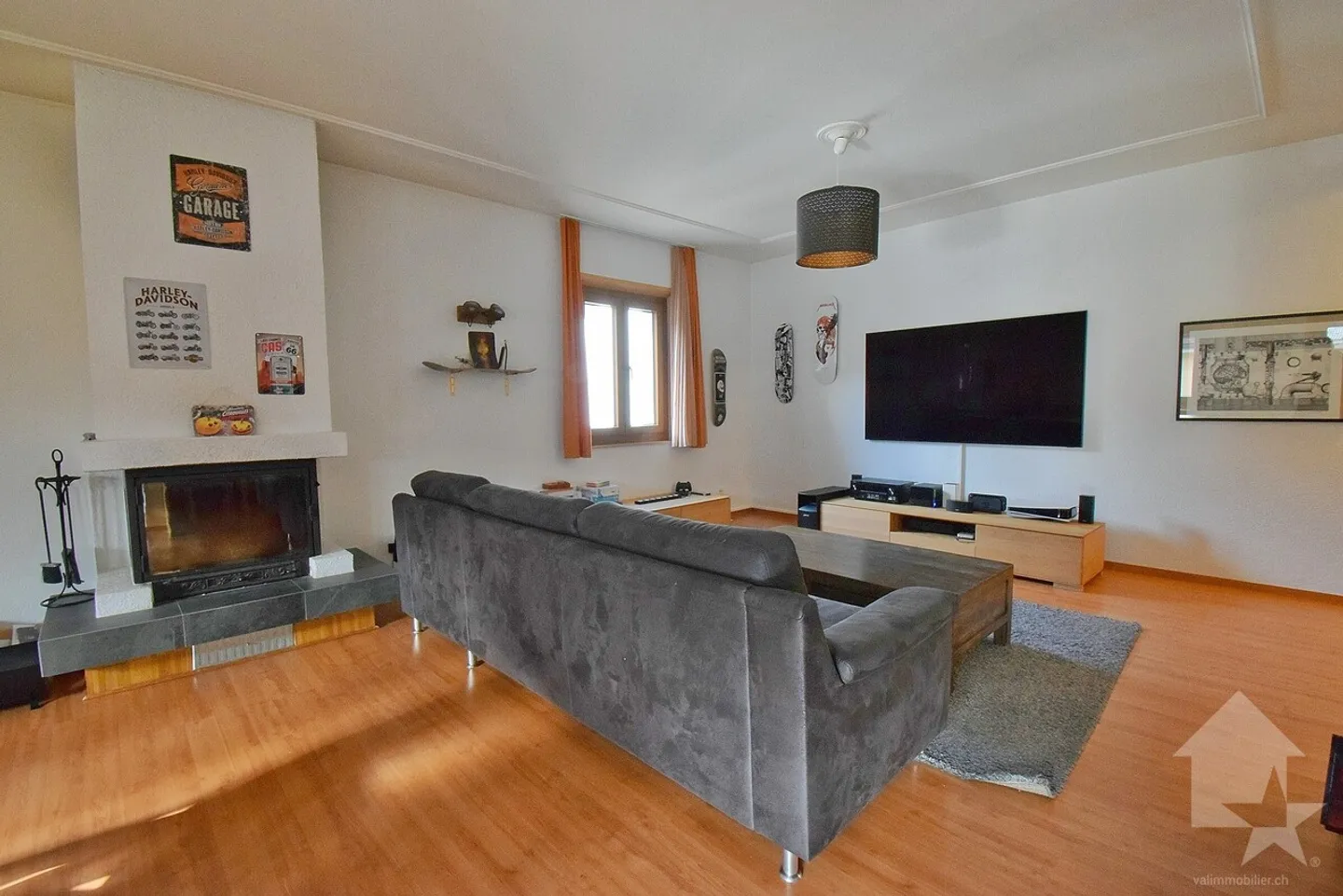 Beautiful 5.5 room apartment, spacious, renovated and including 2 indoor parking spaces! - Photo 4 of 13
