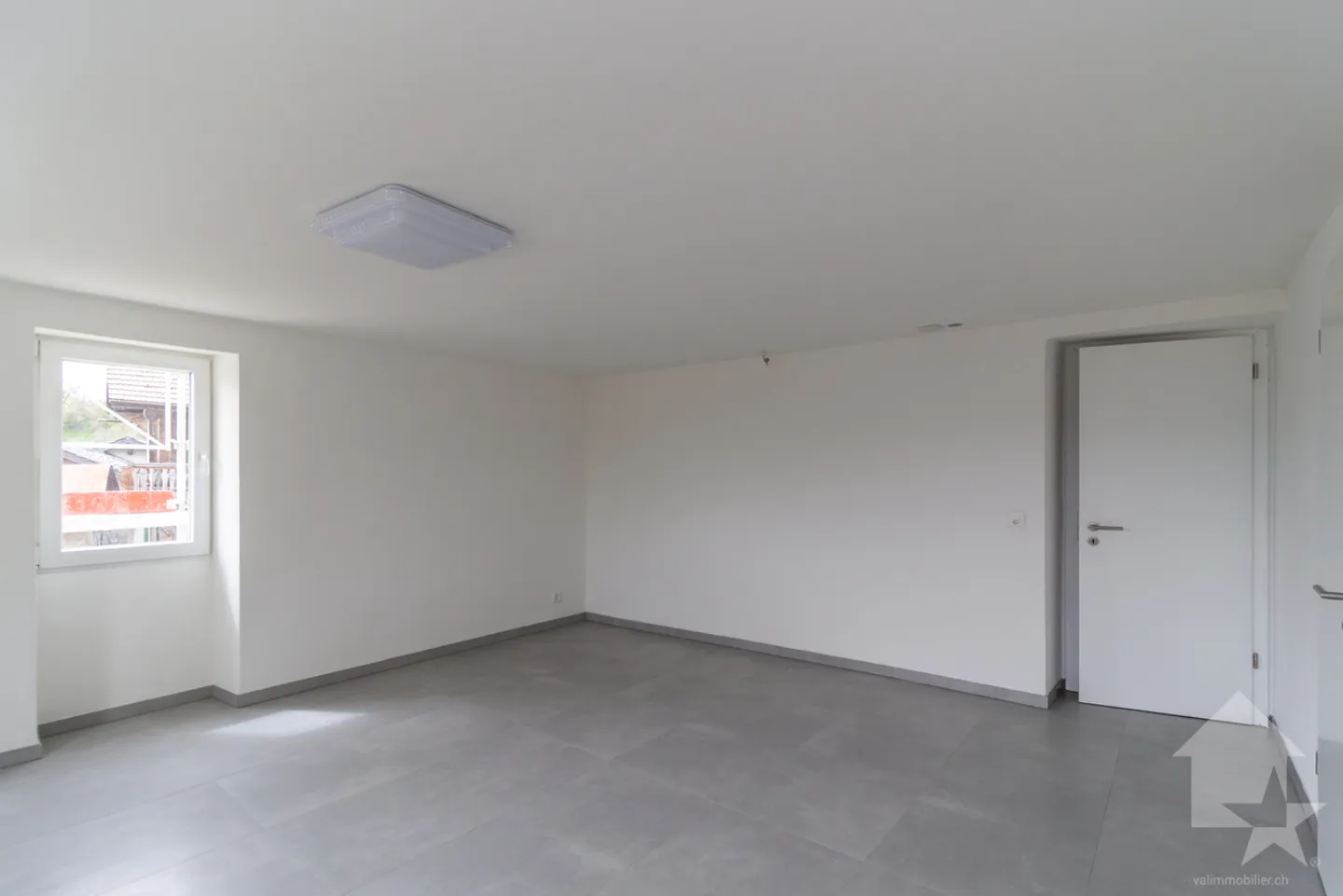 Fully renovated building in 2026 with a rental yield of 4.3% - Photo 5 of 13