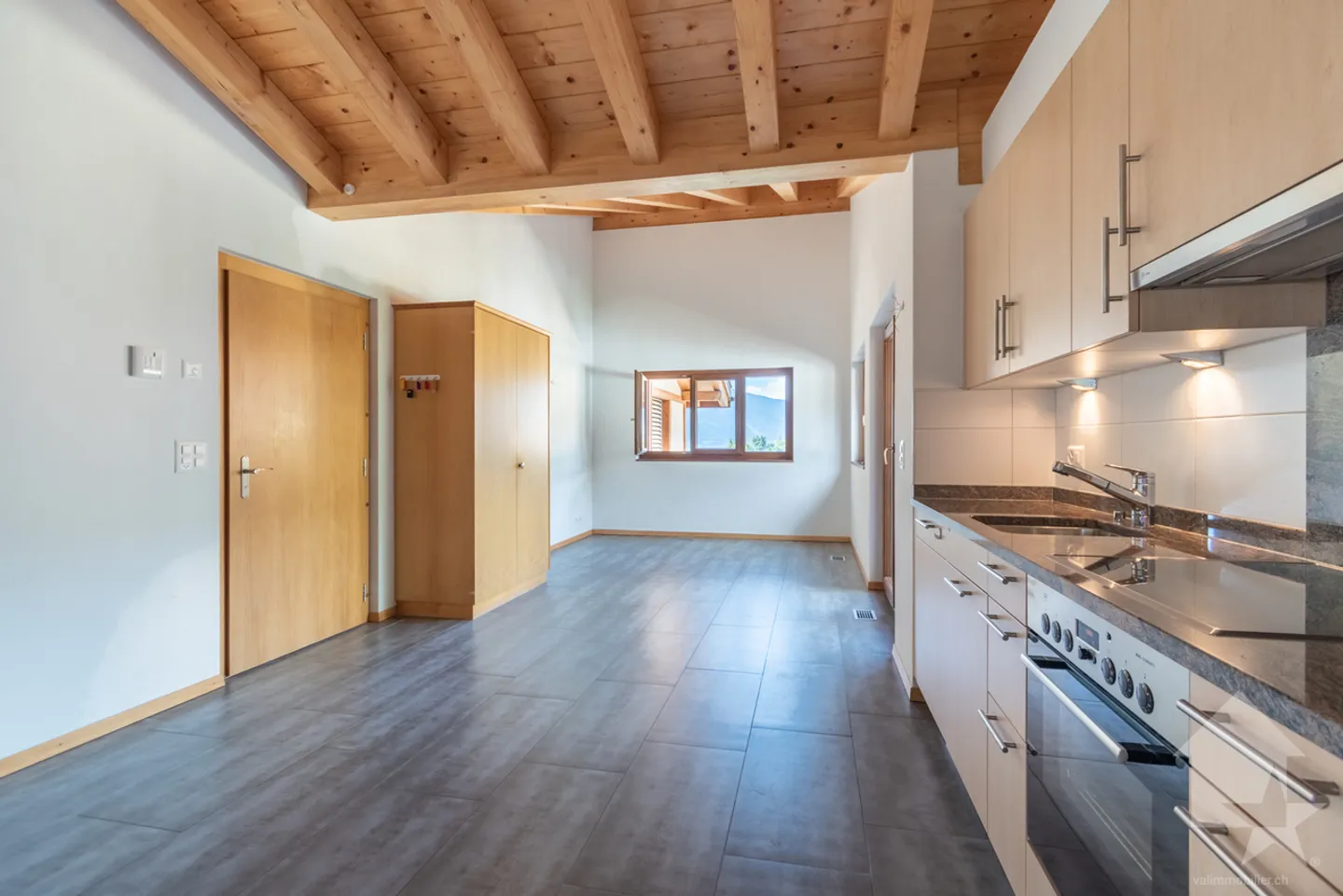 Mollens, appartement 3.5 pces sous les toits, entre nature et montagne - Photo 3 sur 13