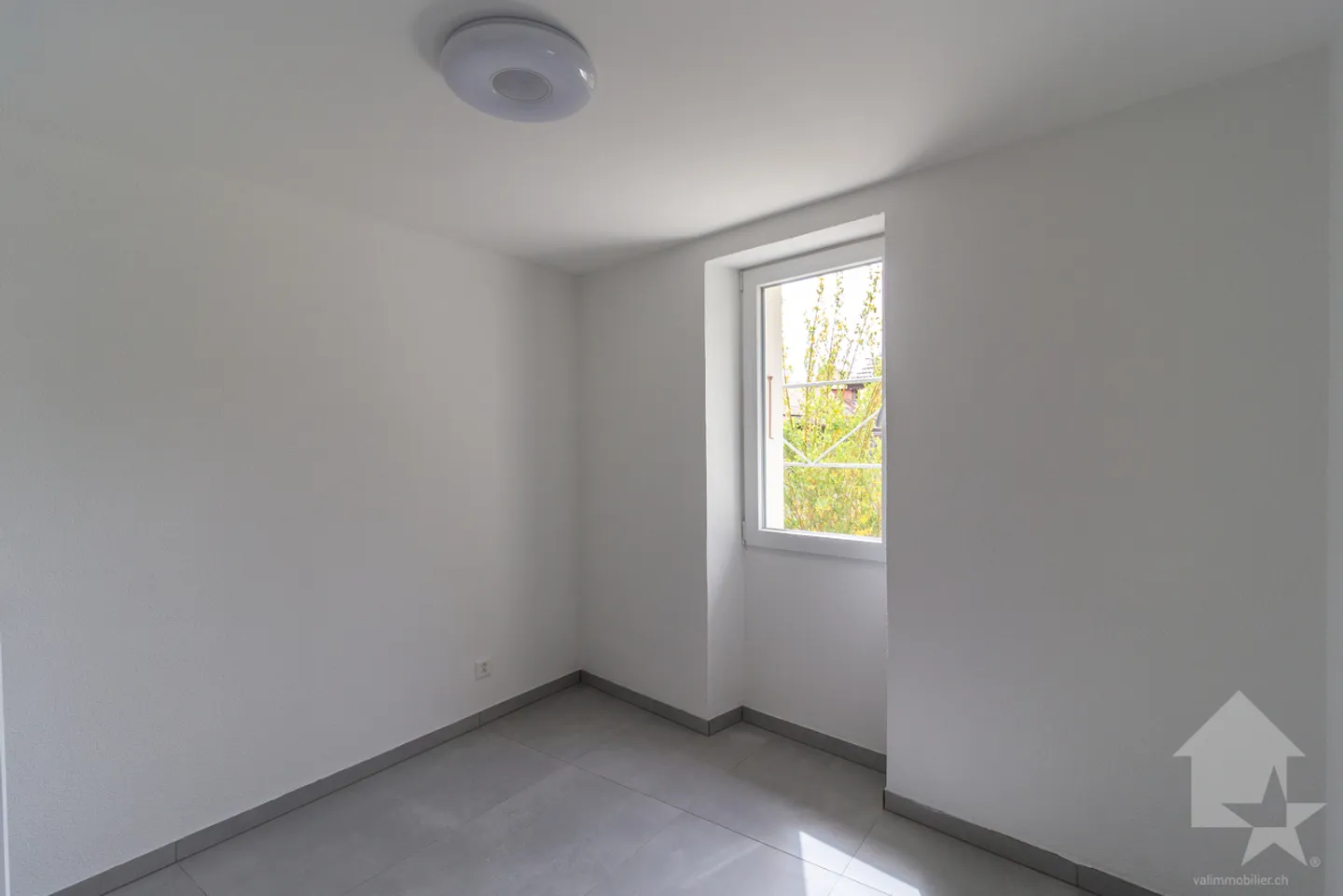 Fully renovated building in 2026 with a rental yield of 4.3% - Photo 10 of 13