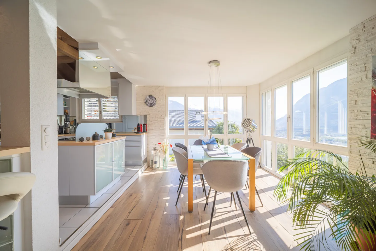 Stunning Semi-Detached Villa - Photo 2 of 13