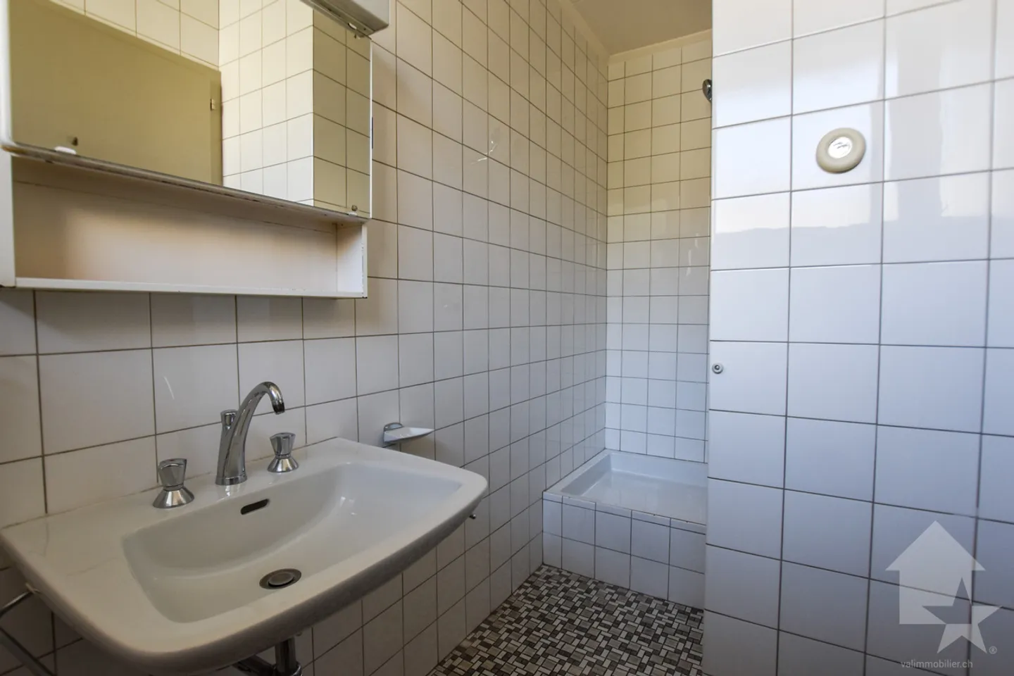 Apartment in the Collines district - Photo 8 of 13