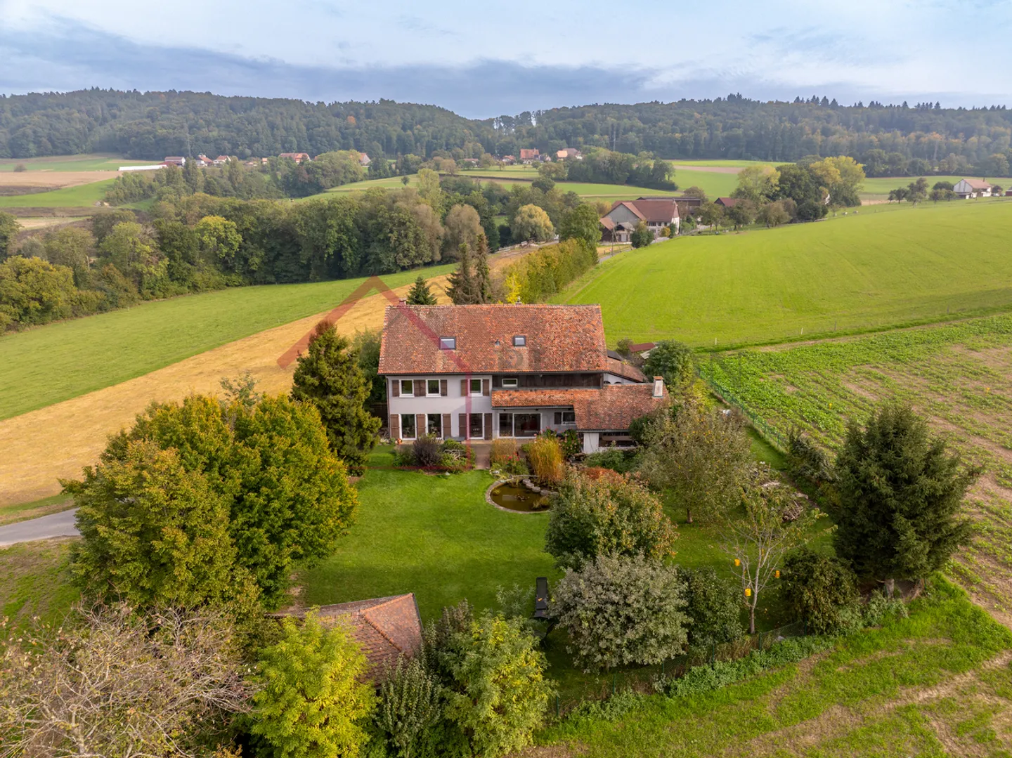 Renovierte Charakterfarm mit totaler Privatsphäre 5 Minuten von Payerne entfernt - Foto 1 von 13