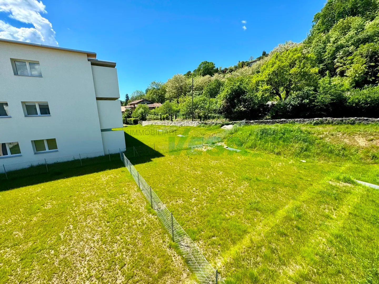 Nuovo e luminoso appartamento di 3,5 locali con grandissimo giardino - Foto 5 von 9