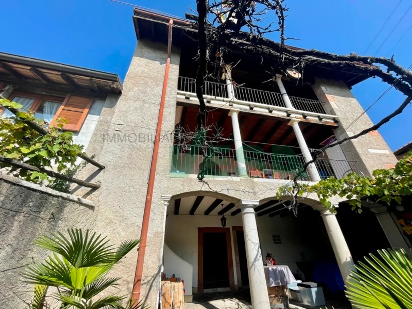 Affascinante ampia casa di nucleo con un grande e splendido giardino - Foto 1 von 13