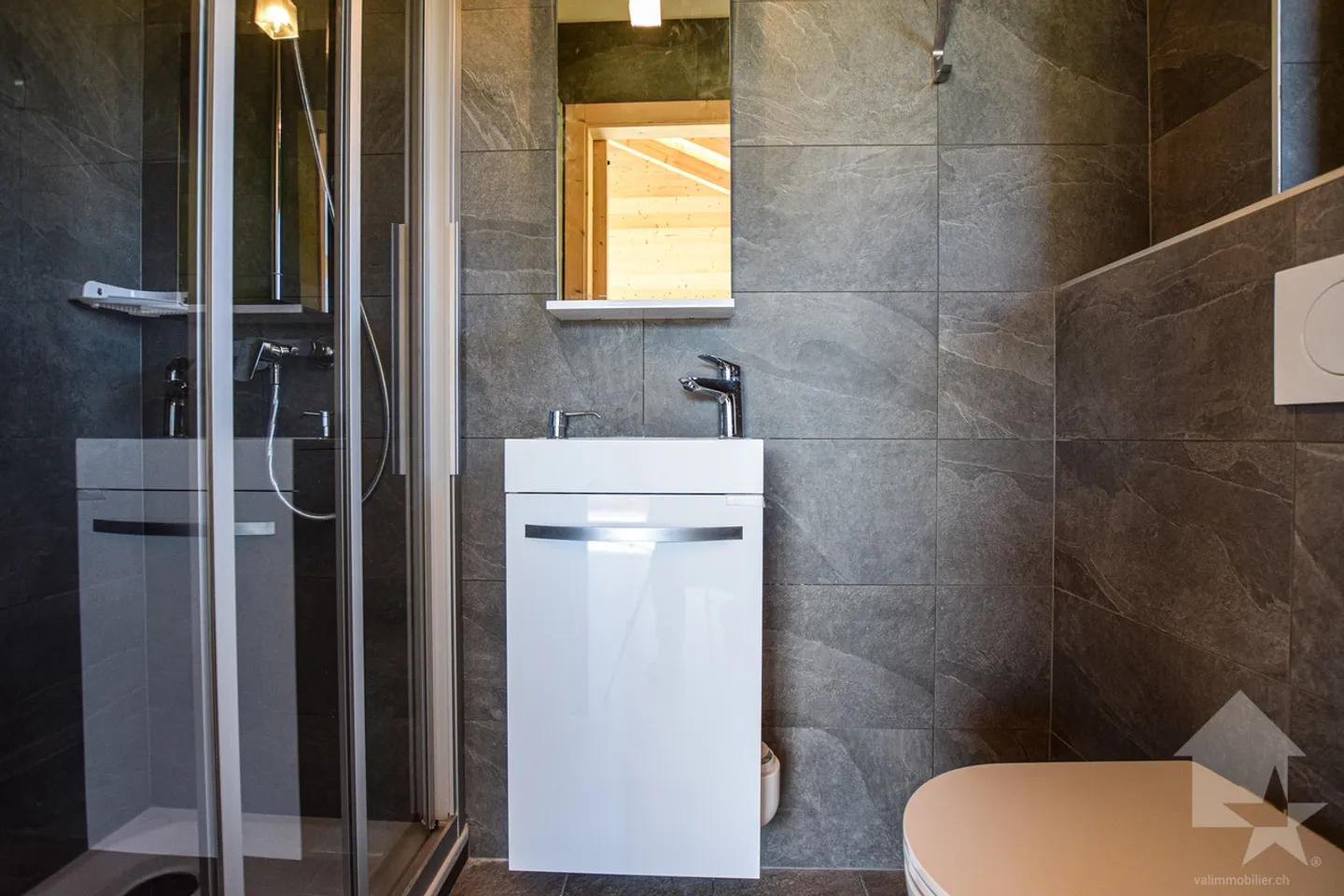 Charming small chalet - Photo 10 of 13