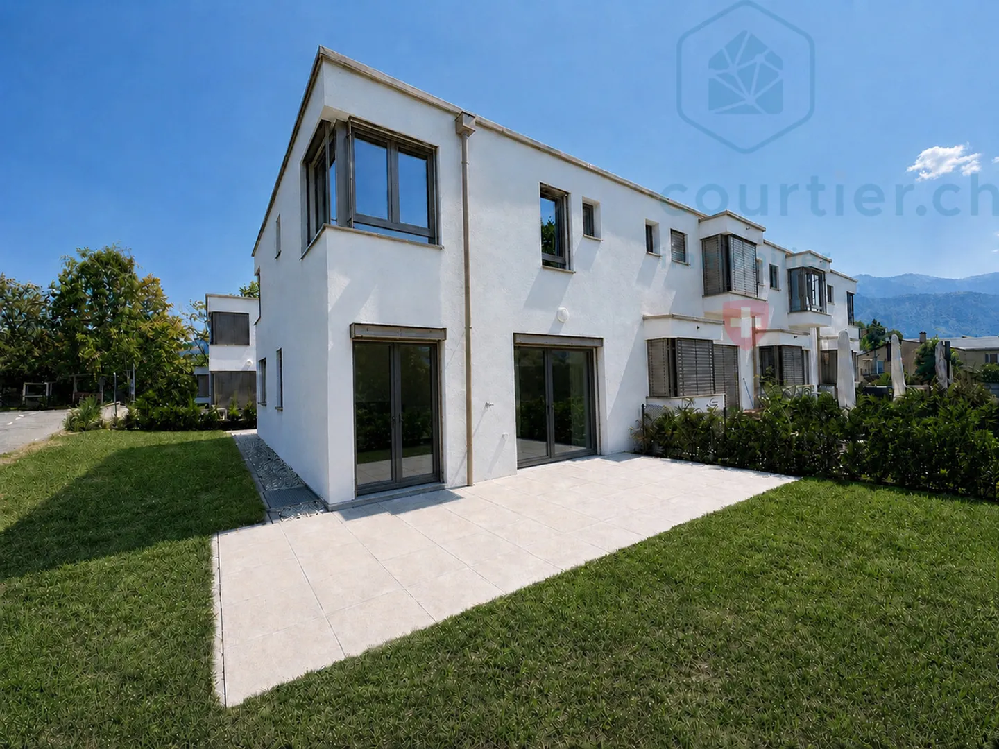 Villa contemporanea nuova con giardino - disponibile subito - Foto 3 di 13