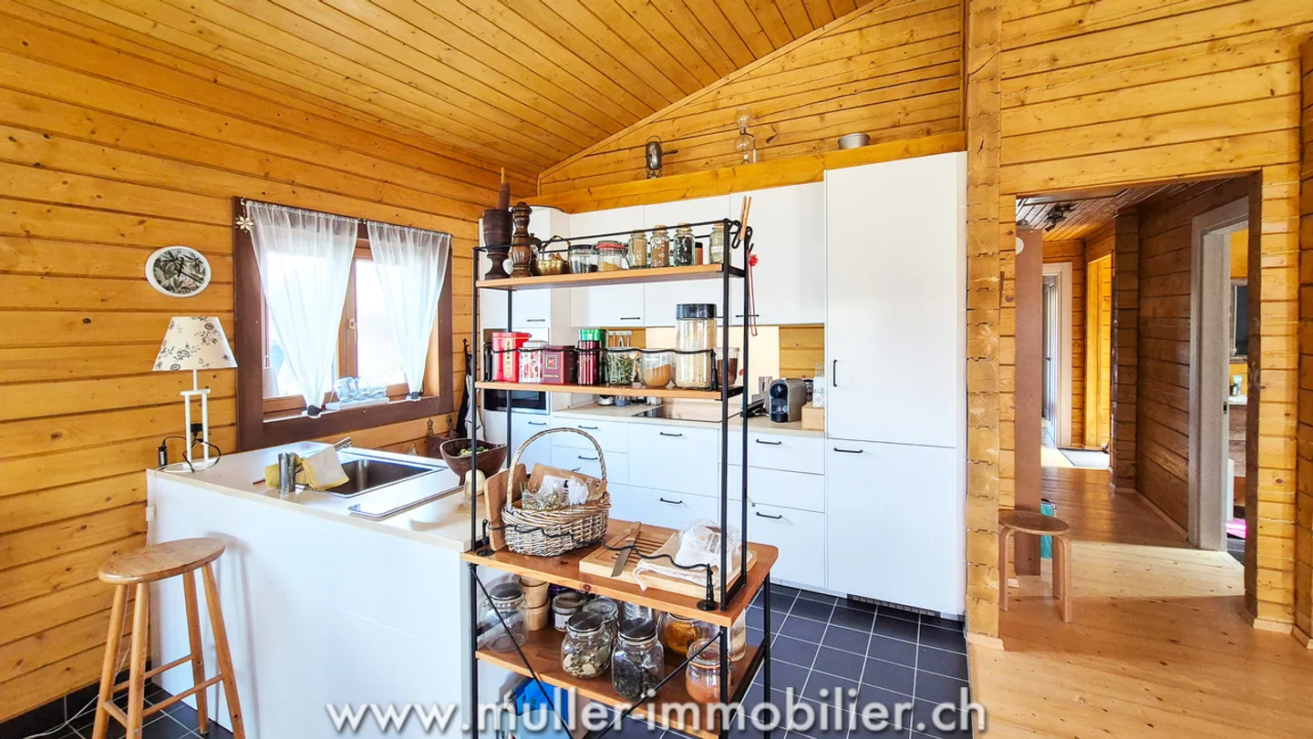 Villa in legno a pochi passi dalla laguna di Cheyres - Foto 9 di 13