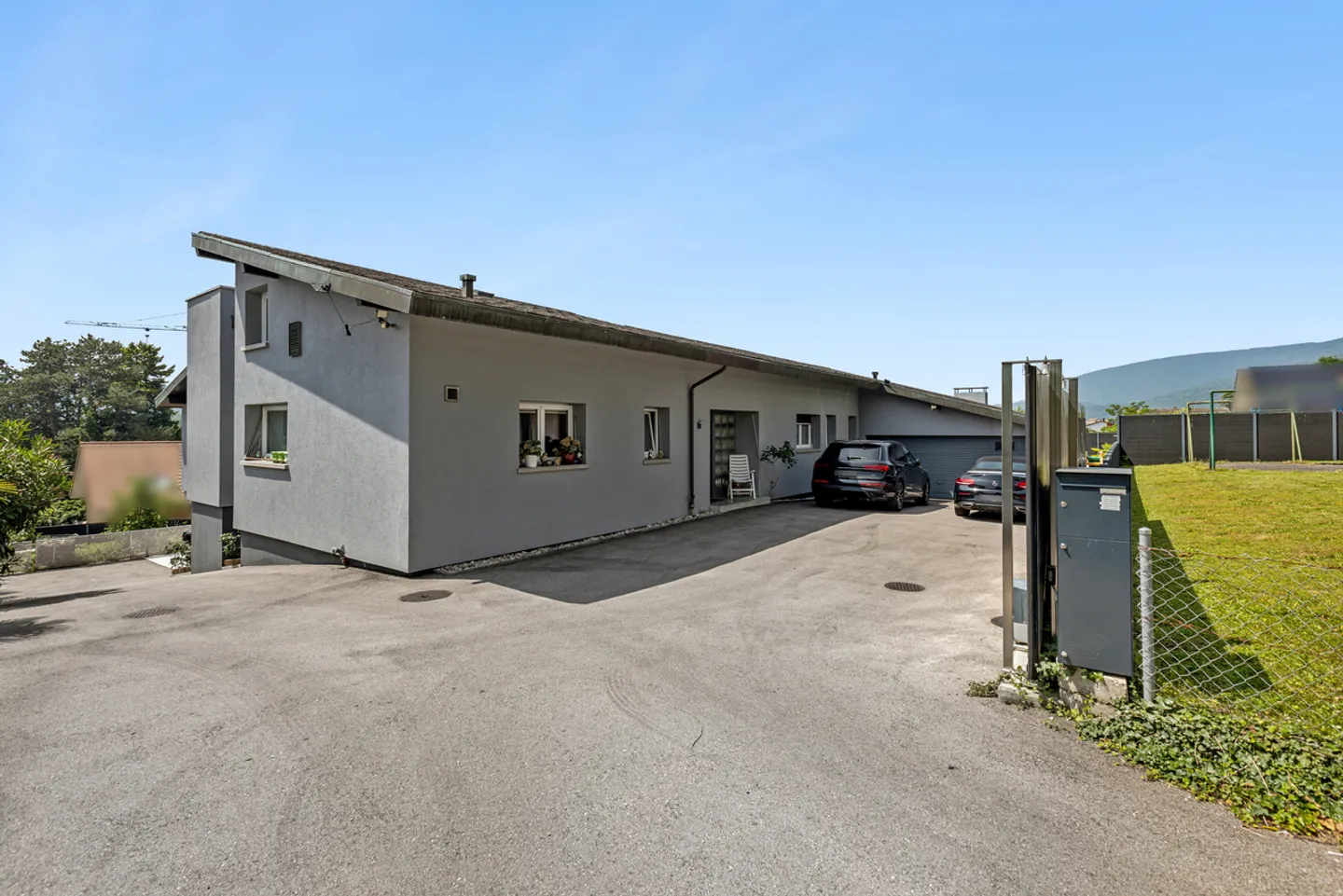 Propriété familiale de 8 pièces avec piscine et vue partielle lac - Photo 10 sur 11