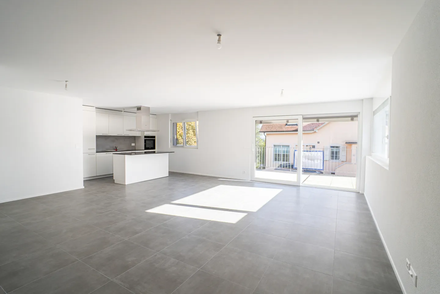 Turnkey Apartment! - Photo 2 of 7