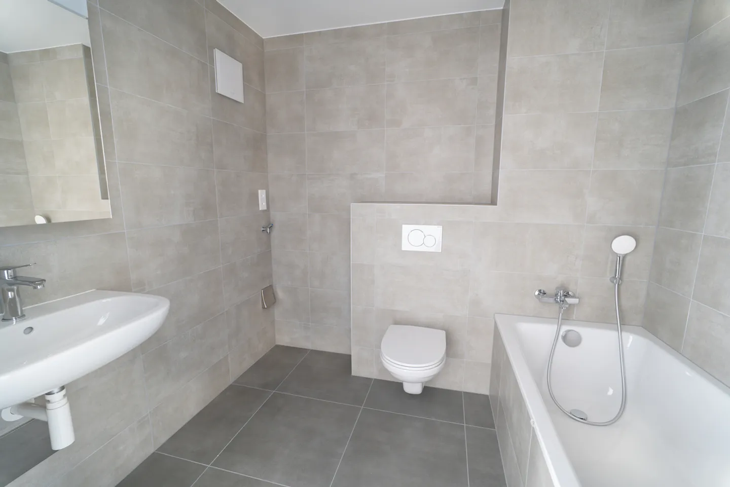 Turnkey Apartment! - Photo 4 of 7