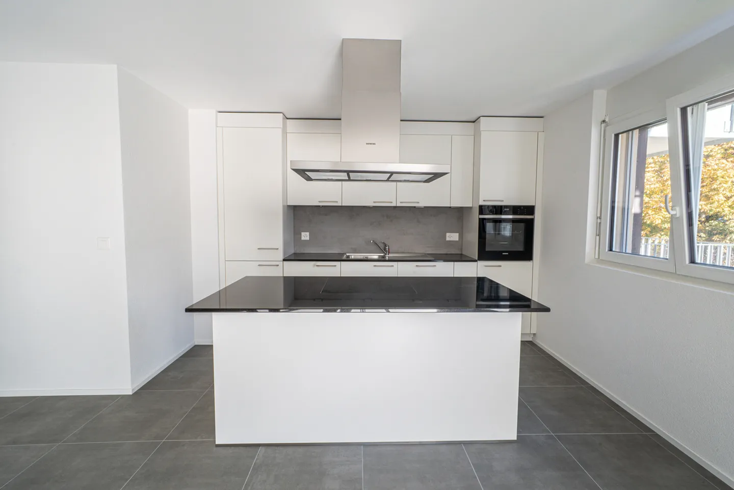 Turnkey Apartment! - Photo 3 of 7