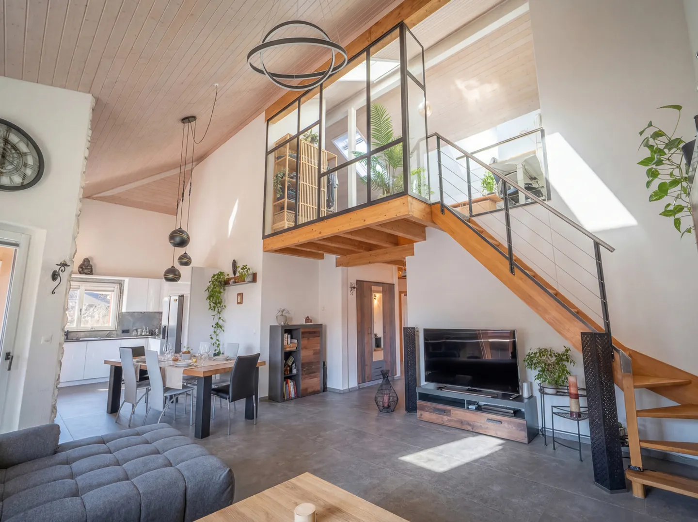 Renovated Duplex Attic Apartment - Photo 2 of 12