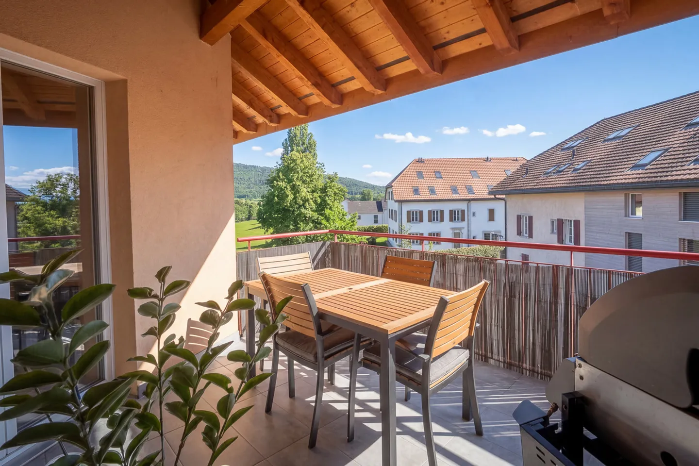 Renovated Duplex Attic Apartment - Photo 4 of 12