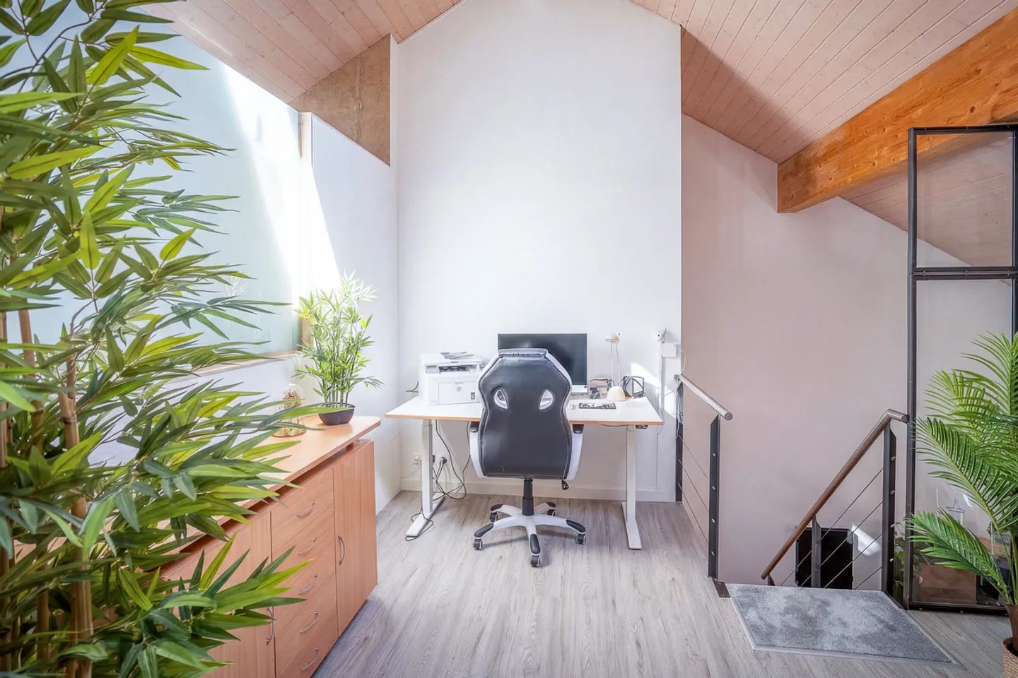 Renovated Duplex Attic Apartment - Photo 6 of 12