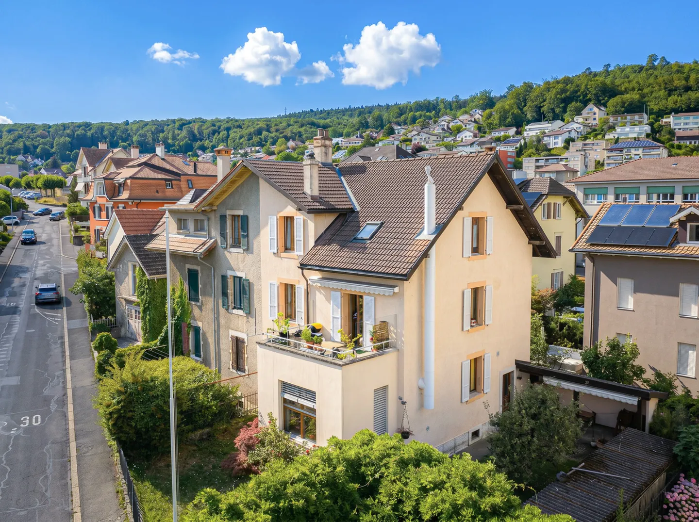 Maison familiale polyvalente à Peseux - Photo 1 sur 6