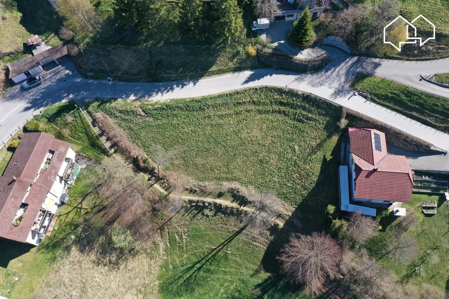 Baugrundstück mit gültiger Genehmigung für 4 angrenzende Villen - Foto 2 von 2