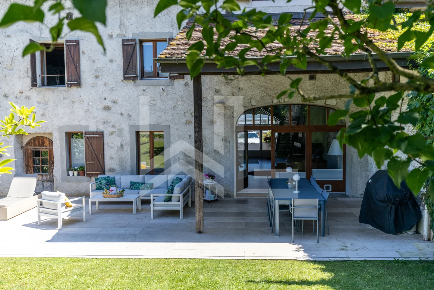 Charme et cachet pour cette maison de village rénovée - Photo 2 sur 7