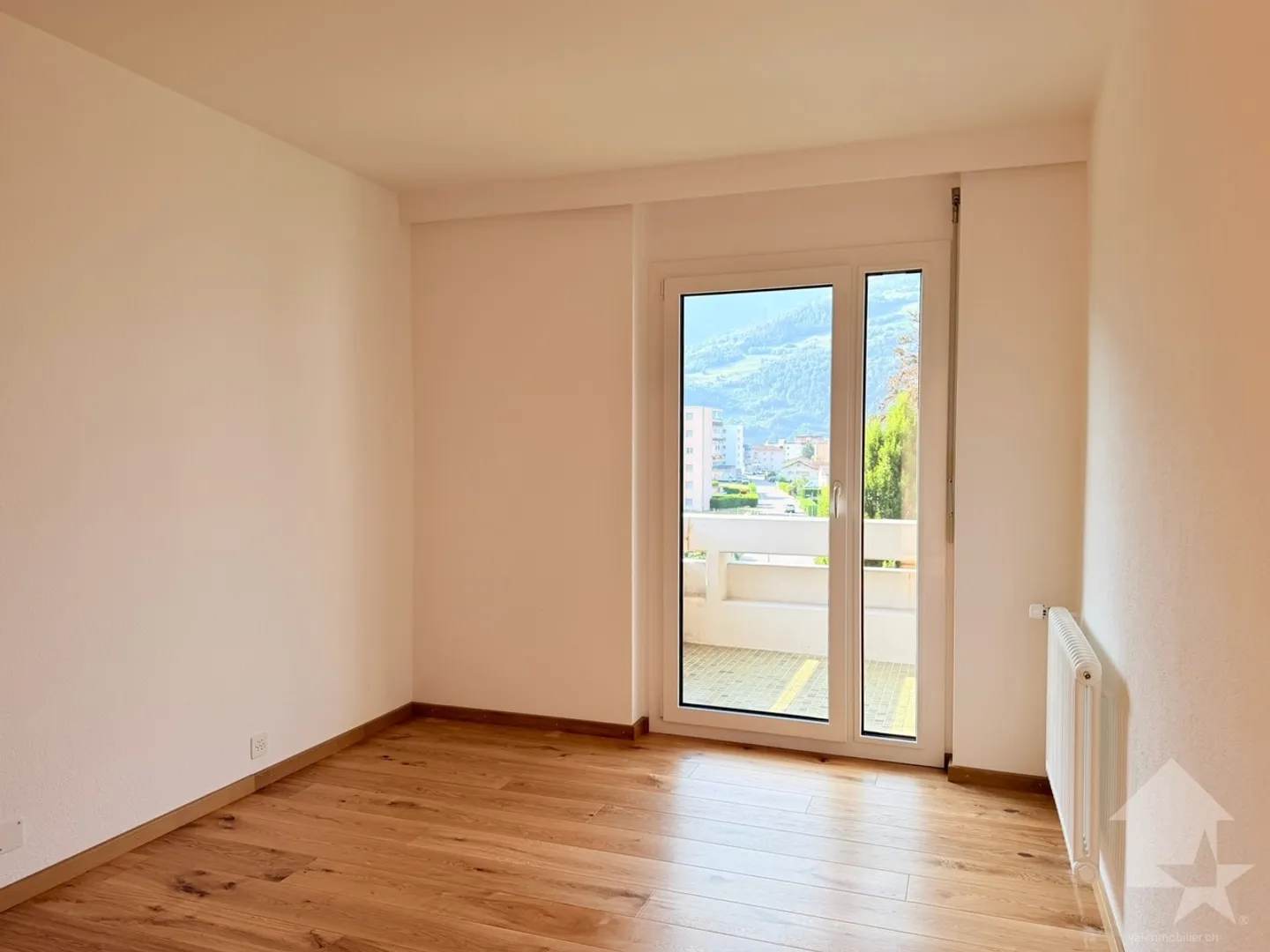 Bell'appartamento di 4,5 stanze, situato vicino ai servizi - Foto 12 di 13