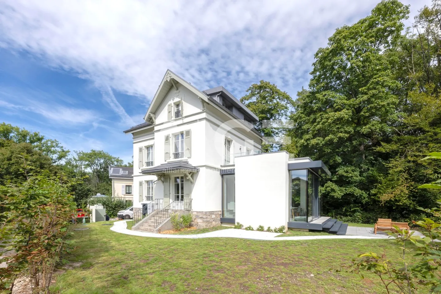 EXCLUSIVITY. Magnificent character villa fully renovated - Photo 2 of 10