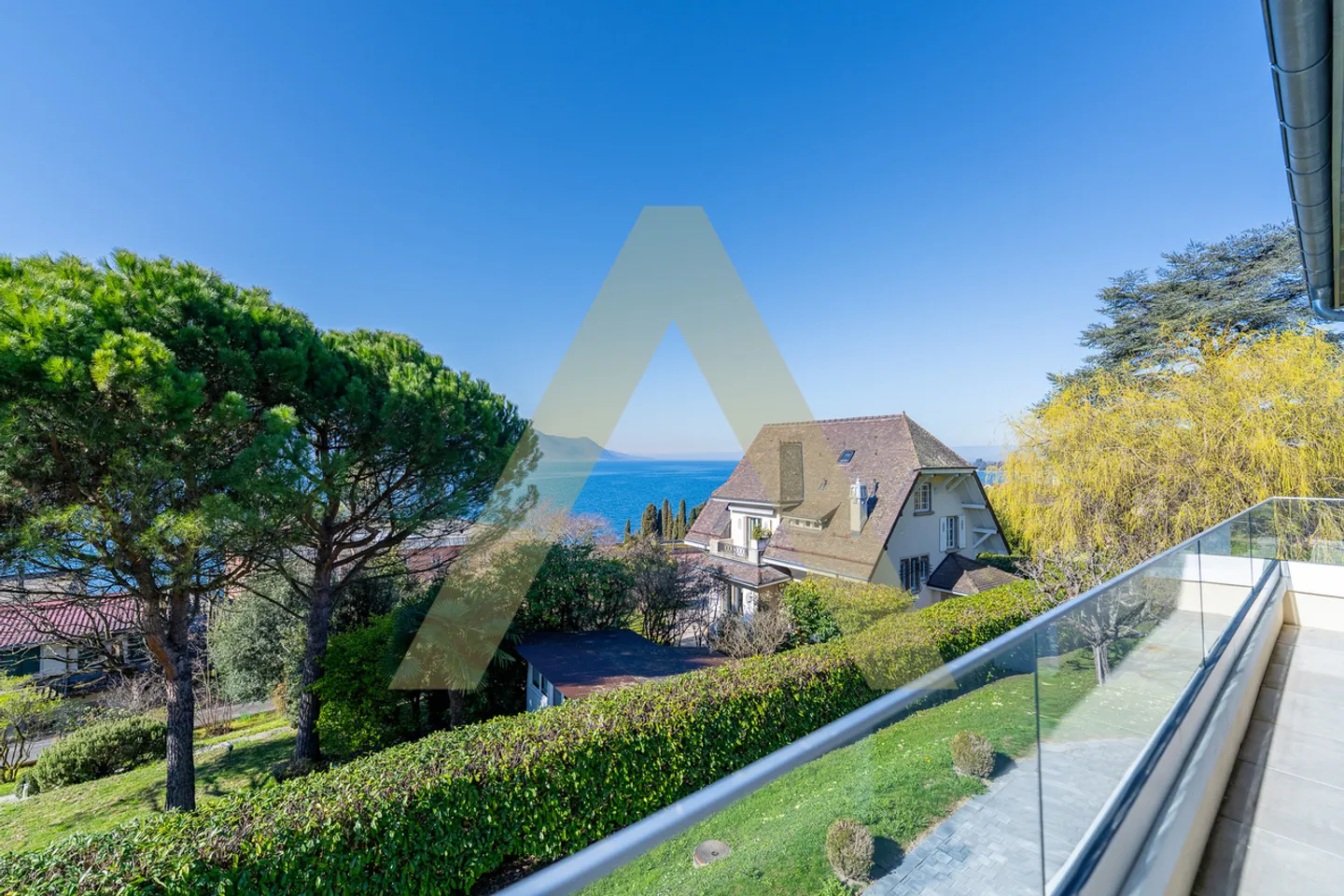 Splendida villa completamente ristrutturata con vista lago - Foto 2 di 13