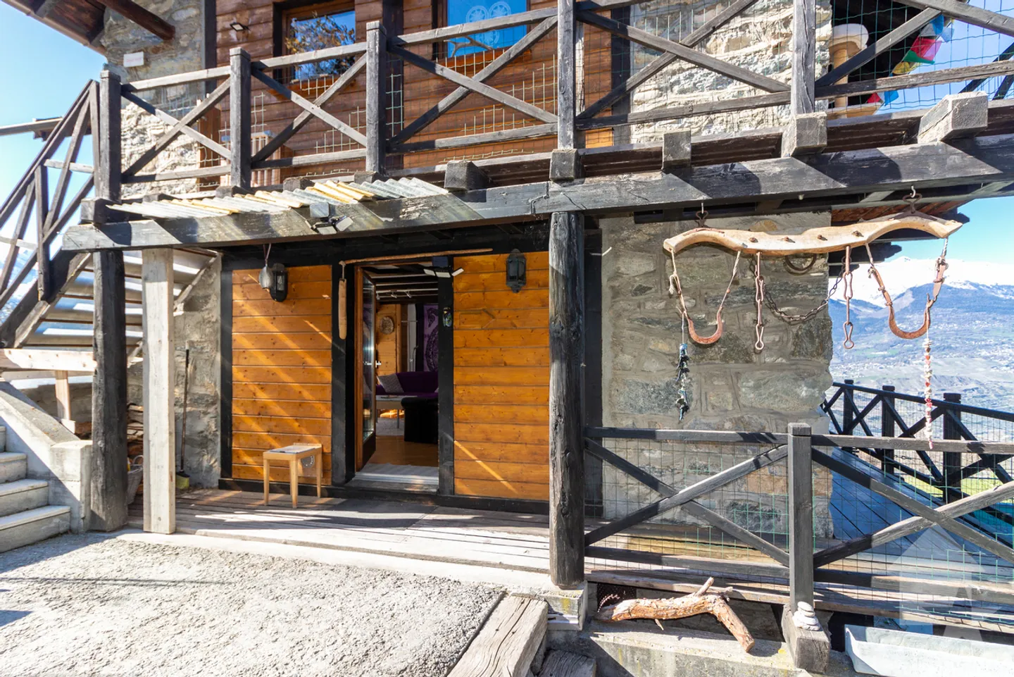Charaktervolles Chalet mit zwei Wohnungen, idealer Lage und Aussicht - Foto 7 von 13