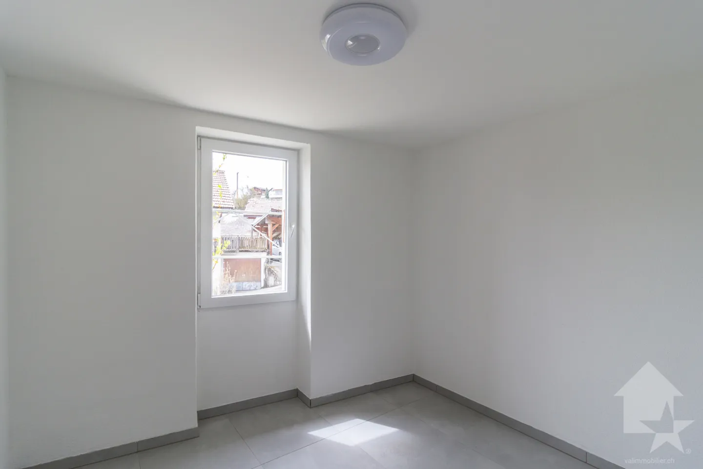 Fully renovated building in 2026 with a rental yield of 4.3% - Photo 11 of 13