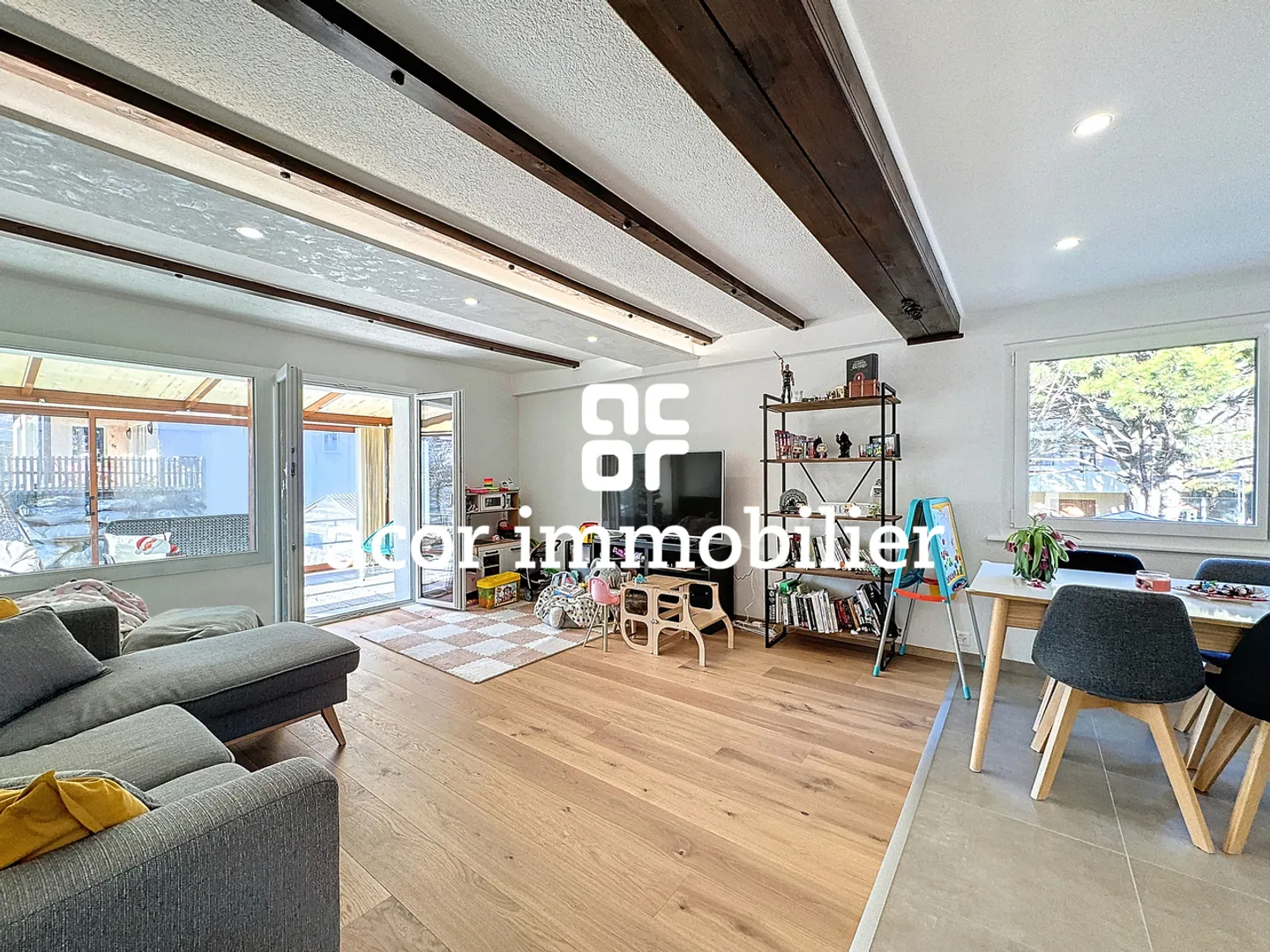 Grande Casa con Due Appartamenti - Foto 2 di 11