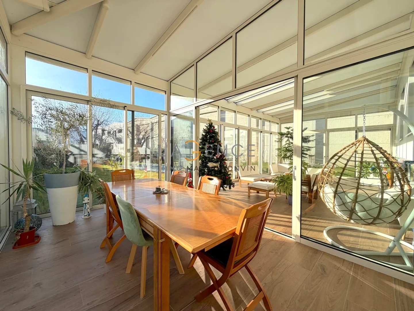 HIGH-STANDING VILLA WITH POOL - Photo 13 of 13