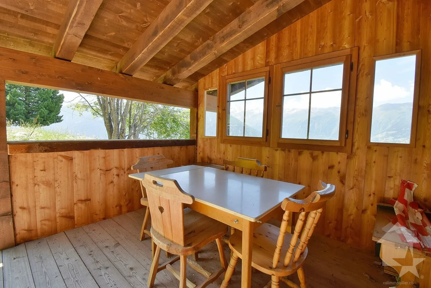 Magnificent mountain chalet in a quiet and spacious area - Photo 5 of 13