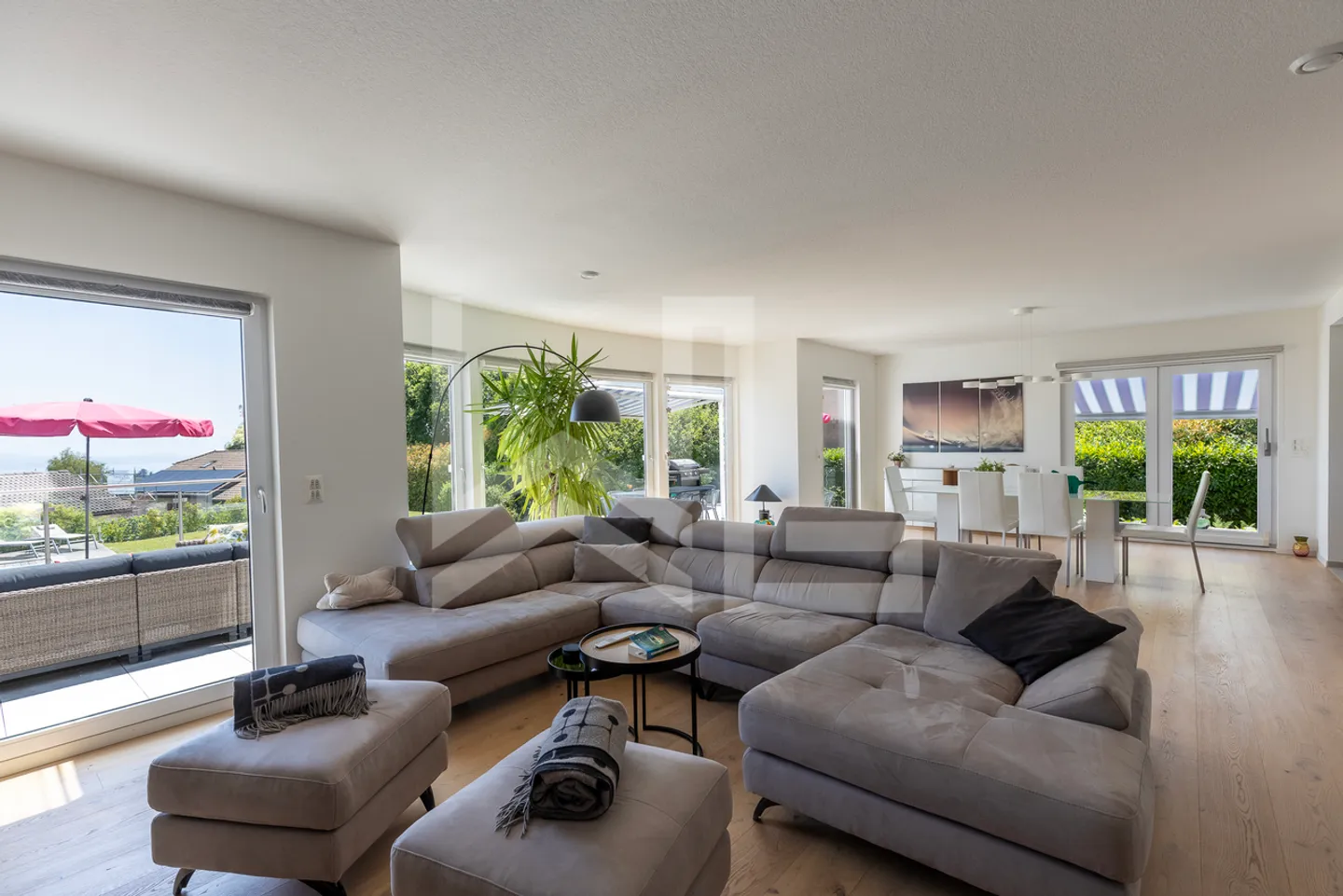Contemporary Property with a View - Photo 5 of 13