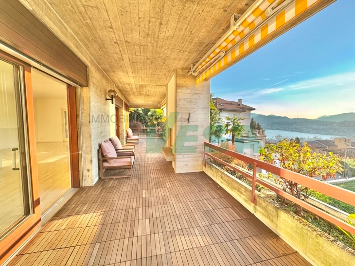 Elegant 5.5-room apartment with beautiful view and private garden - Photo 2 of 13