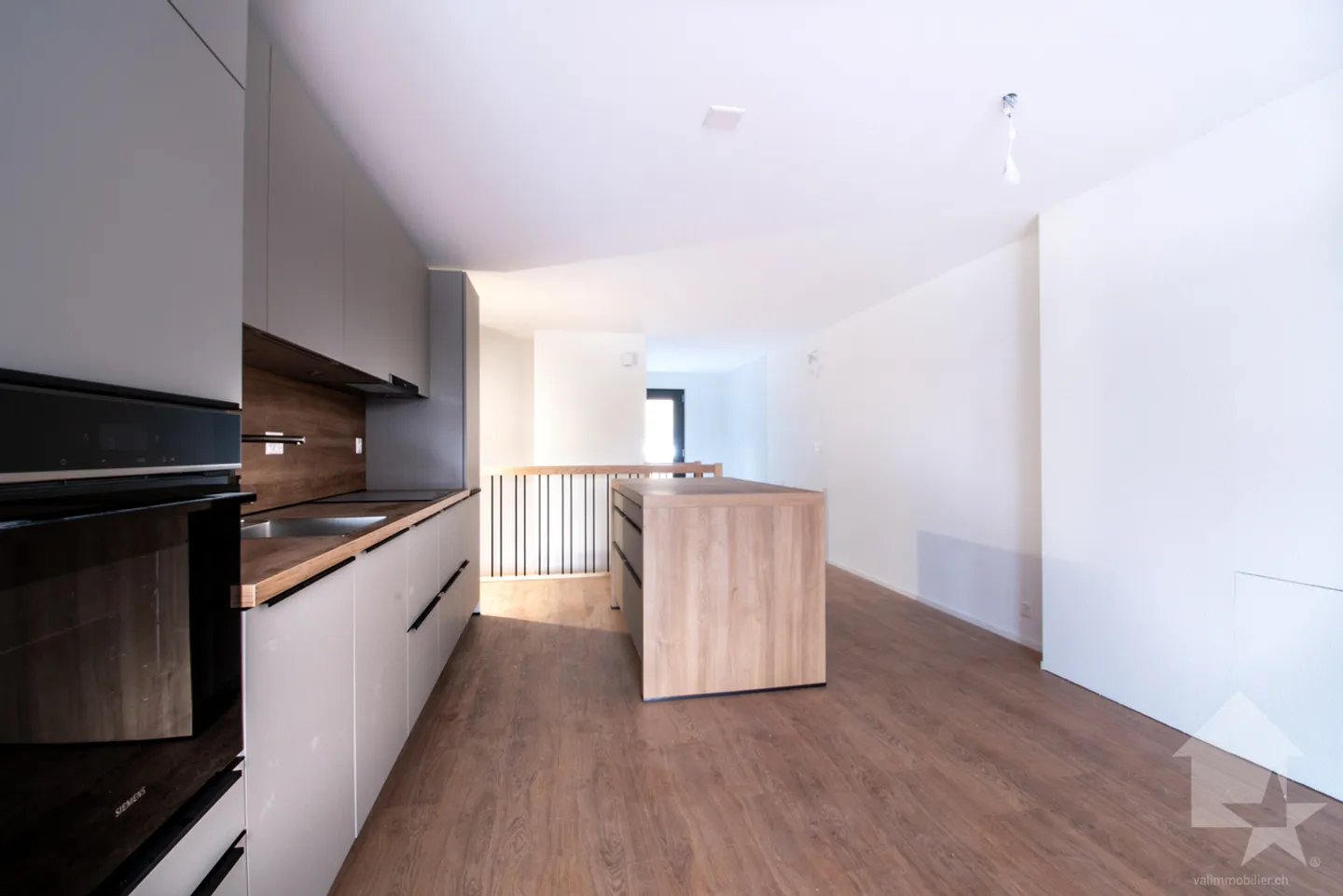 Val-d'Illiez, splendido duplex di 182 m2 con ufficio professionale - Foto 2 di 13
