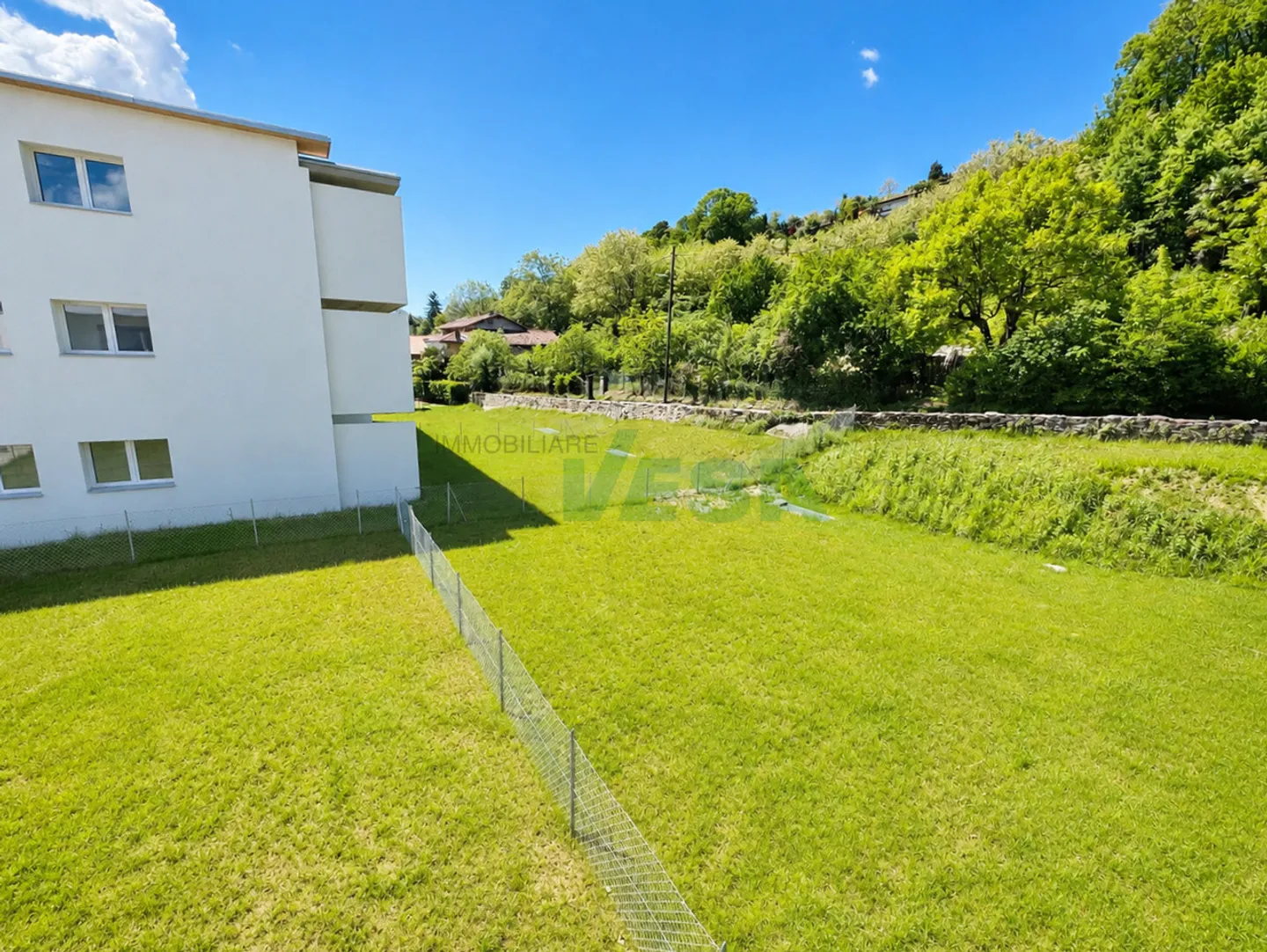 Nuovo e luminoso appartamento di 3,5 locali con grandissimo giardino - Foto 3 von 9