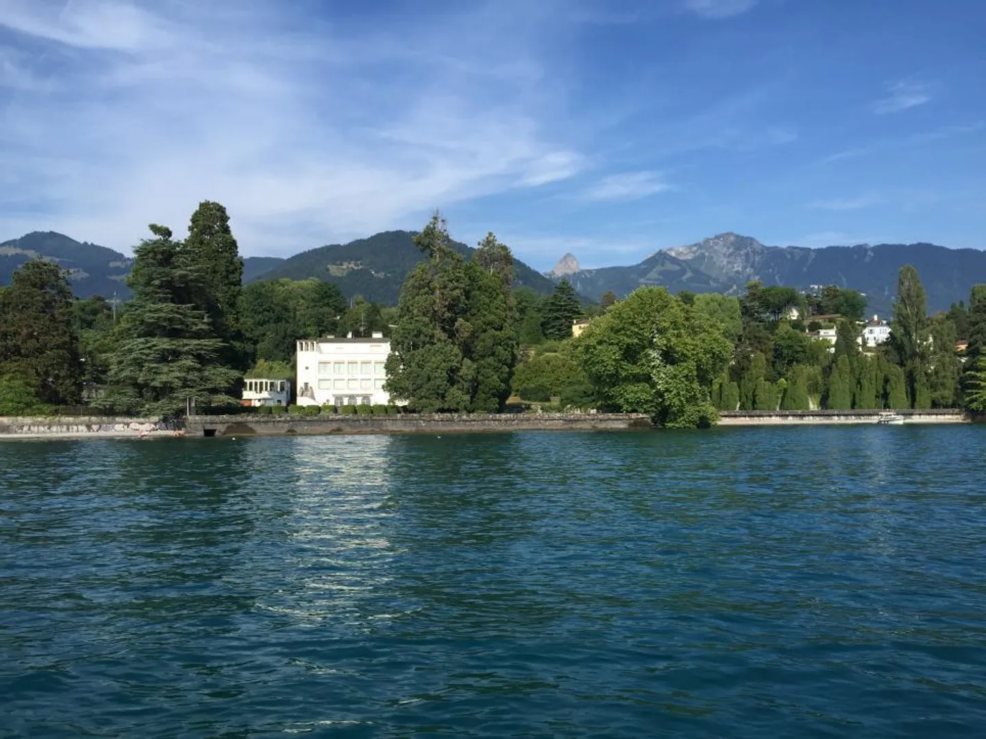 Proprietà eccezionale a piedi nell'acqua vicino a Montreux - Foto 2 di 13