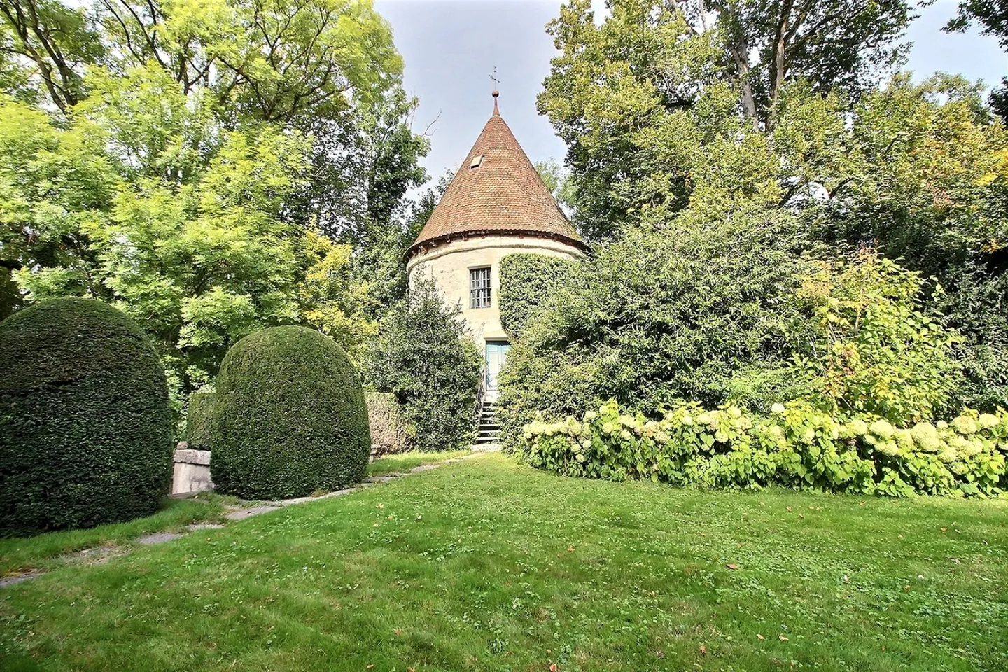 Superba proprietà immersa in un parco con piscina vicino a Morges - Foto 10 di 12