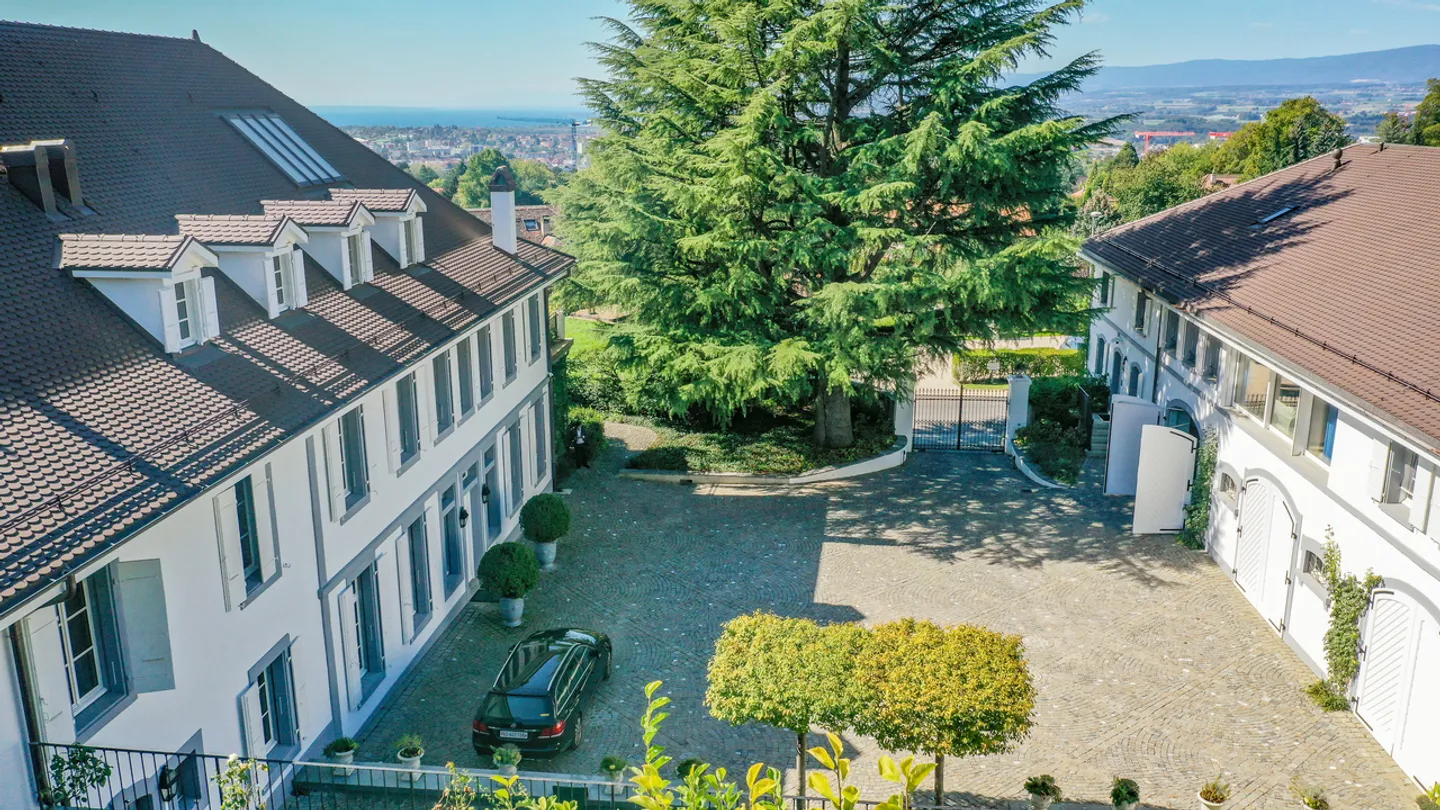 Somptueuse propriété du 19ème siècle aux portes de Lausanne - Photo 2 sur 13