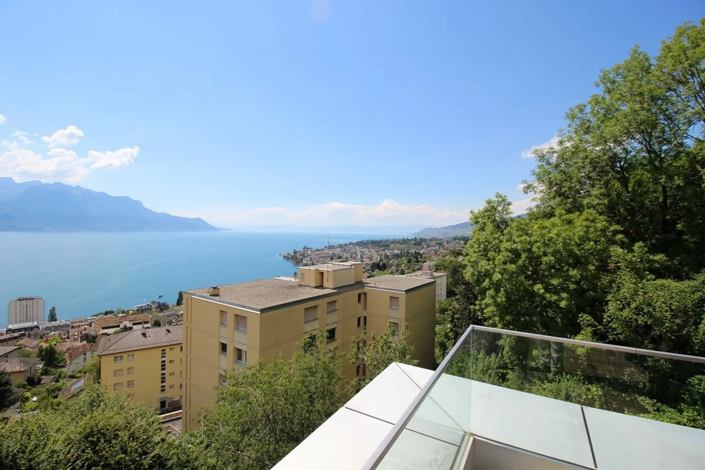 Bell'attico con terrazza di 200 m2 e vista mozzafiato a Montreux - Foto 2 di 9