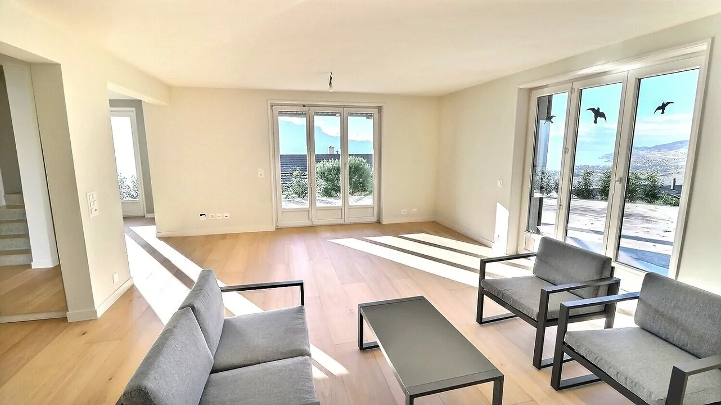 Bella proprietà ristrutturata con vista panoramica a Chernex - Foto 2 di 13