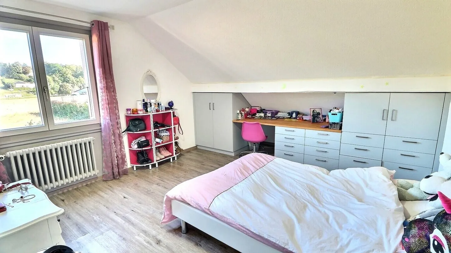 Grande proprietà familiare con piscina situata a Mont-sur-Lausanne - Foto 10 di 13