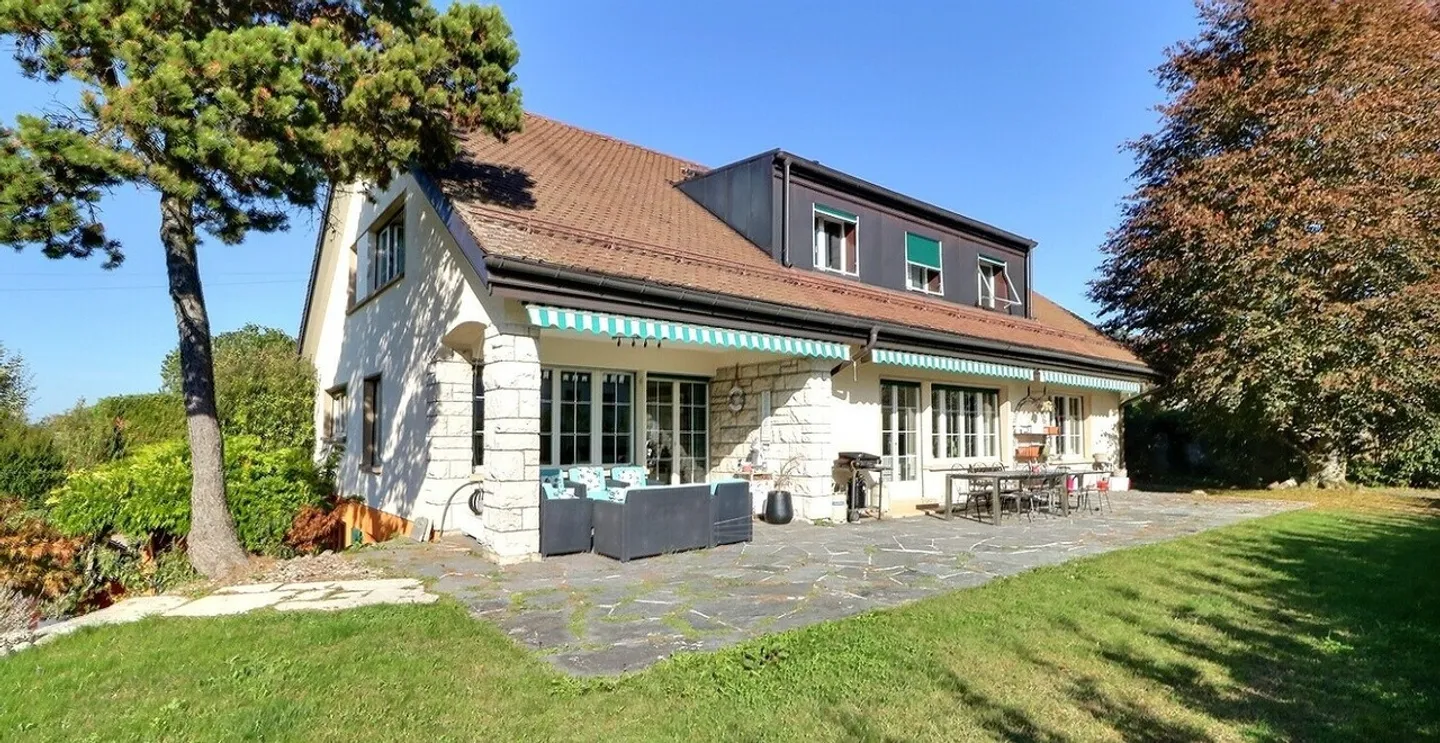 Grande proprietà familiare con piscina situata a Mont-sur-Lausanne - Foto 1 di 13