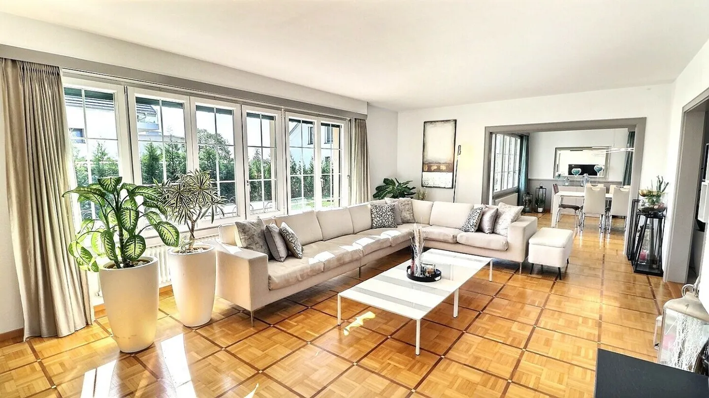 Grande proprietà familiare con piscina situata a Mont-sur-Lausanne - Foto 5 di 13