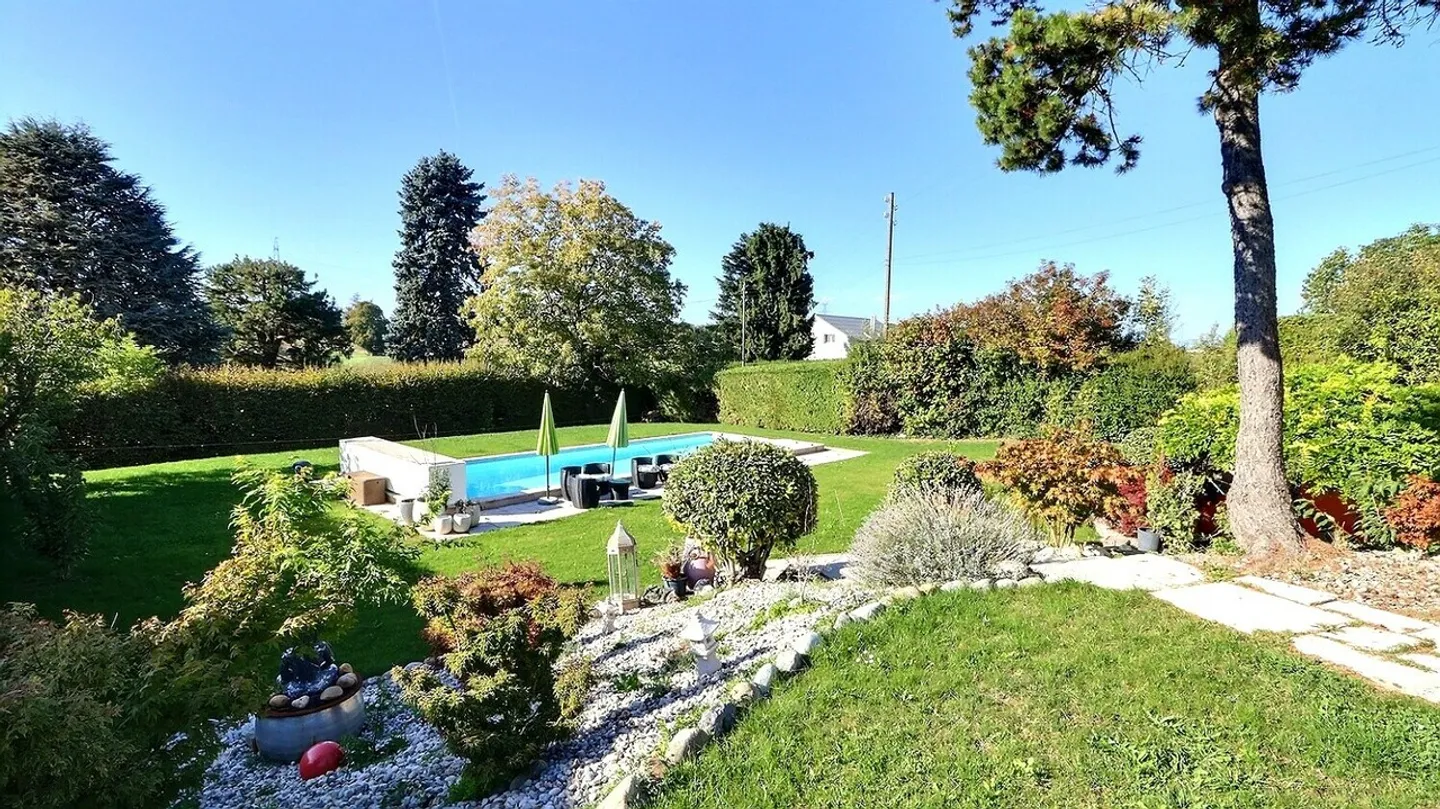 Grande proprietà familiare con piscina situata a Mont-sur-Lausanne - Foto 3 di 13
